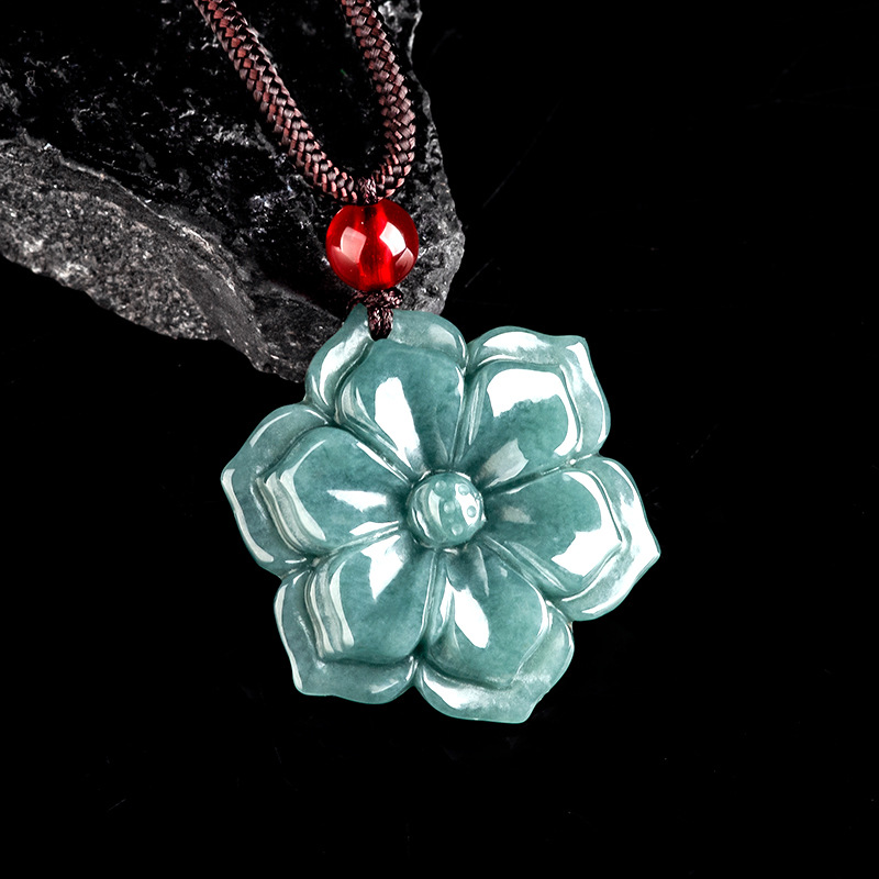 Necklaces - Collier pendentif fleur en jadéite birmane,