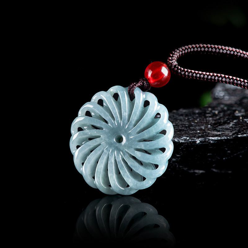 Necklaces - Collier pendentif fleur en jadéite birmane,