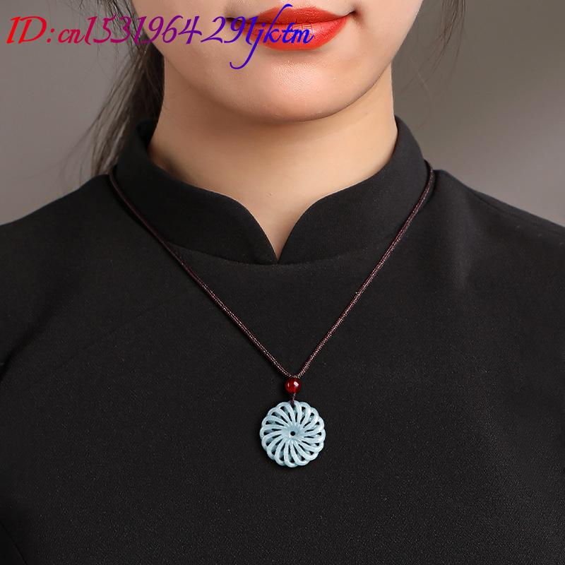 Collier pendentif fleur en jad - Necklaces avis et prix