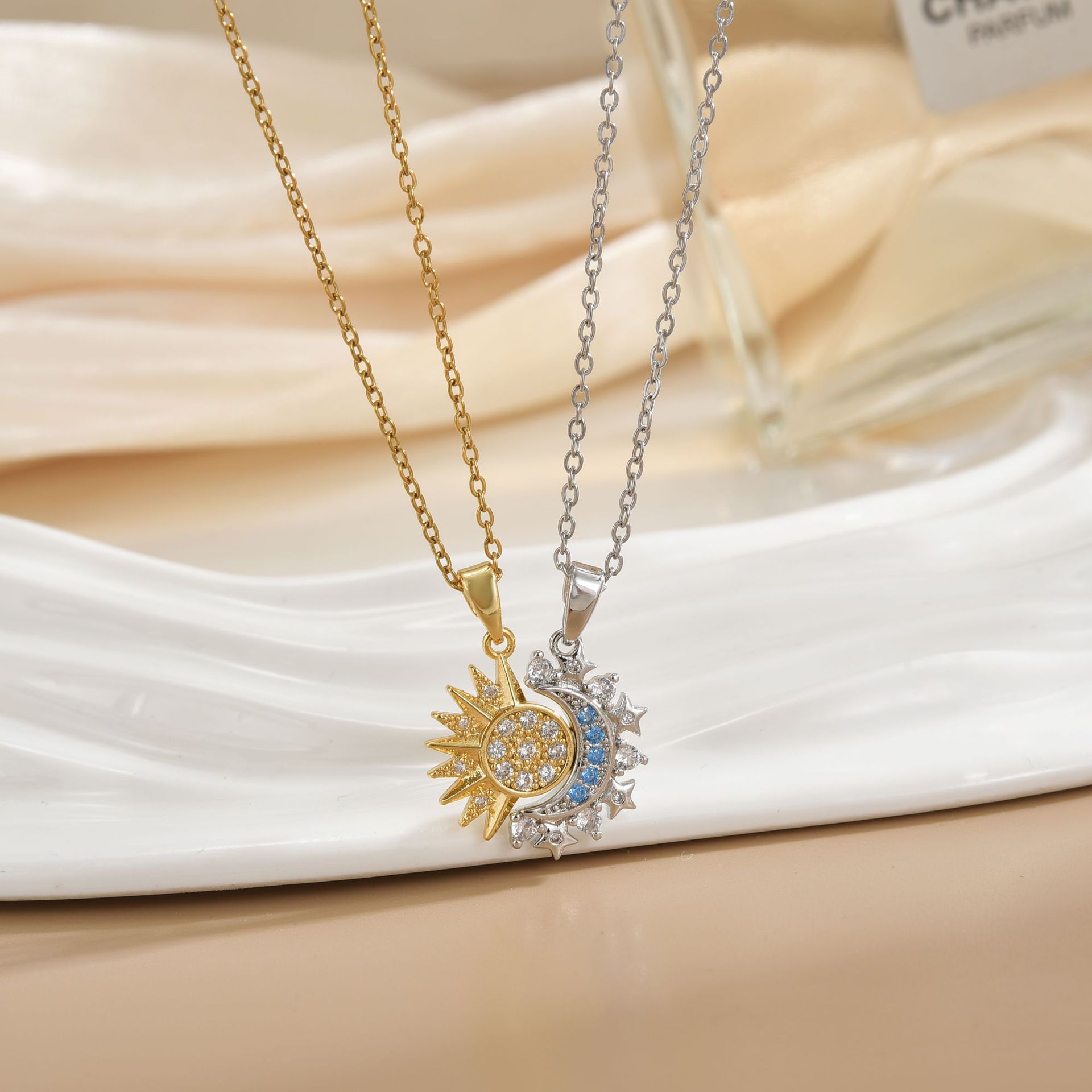 Couples colliers magnétiques s - Magnetic Couple Matching Necklaces avis et prix