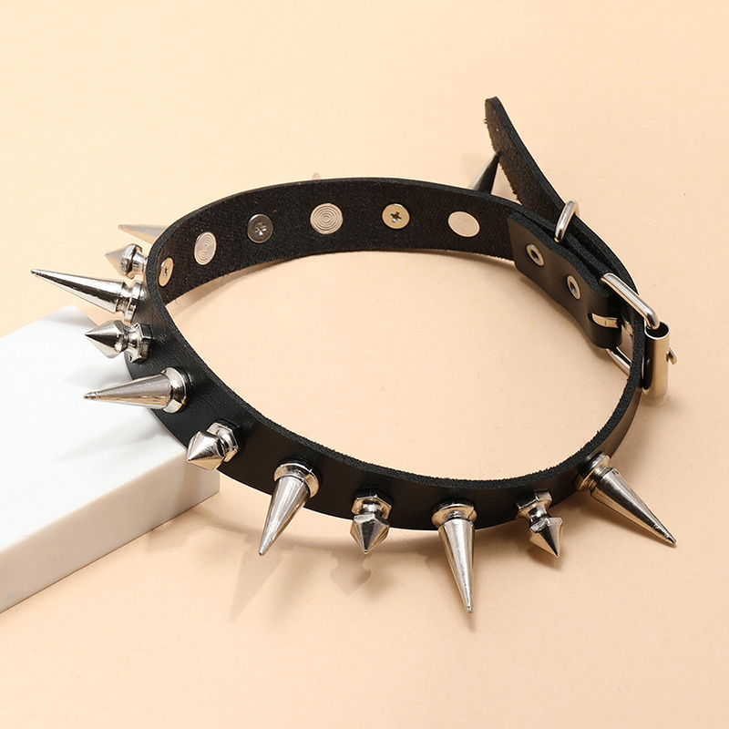 Collier en similicuir pour fem - Goth Punk Spike Choker avis et prix