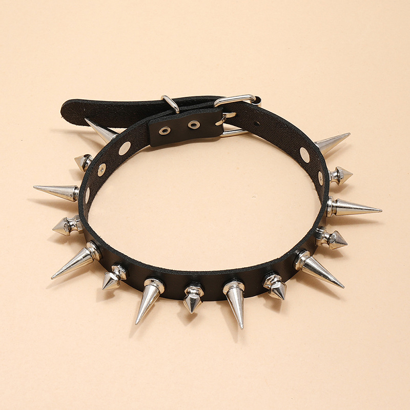 Collier en similicuir pour fem - Goth Punk Spike Choker avis et prix