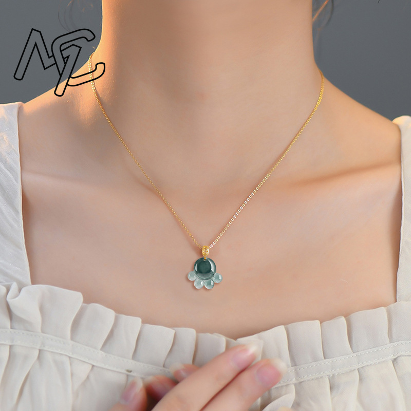 Collier pendentif patte de cha - Necklaces avis et prix