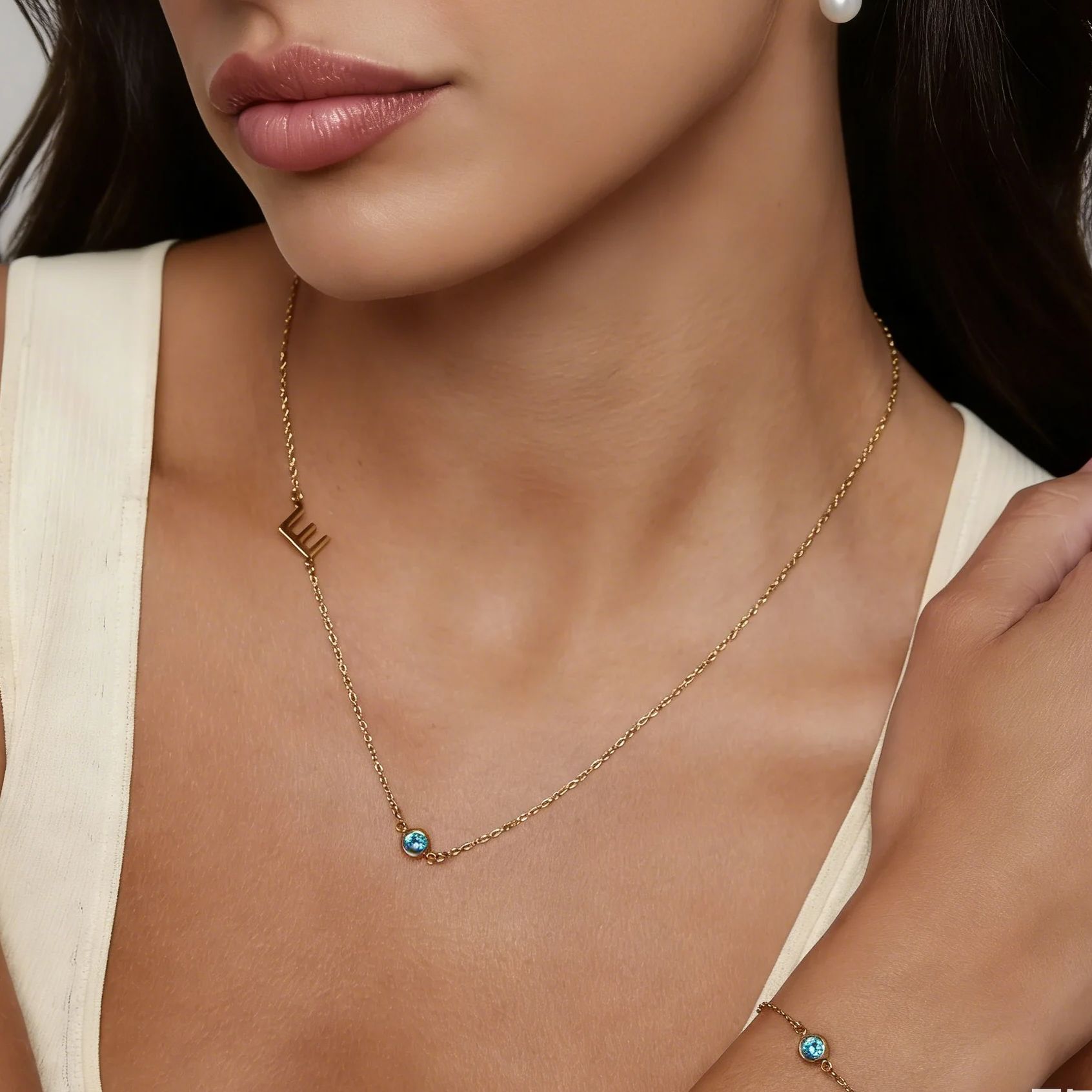 Collier avec initiale et pierr - Initial Letter Necklace 18K Gold avis et prix