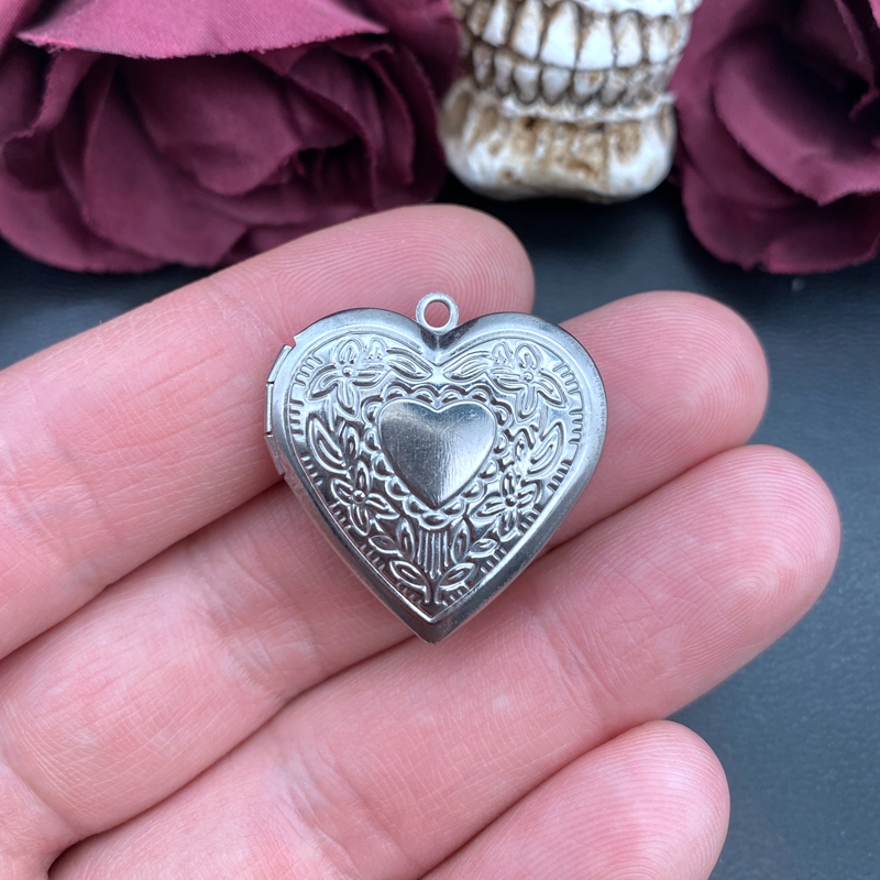 Boîte en forme de cœur en acie - Heart Locket Necklace Photo avis et prix